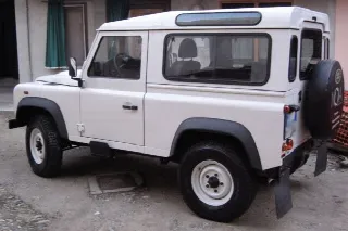 Foto 1 di 2: LAND ROVER Defender (1984-) DEFENDER 90 TD SW 
