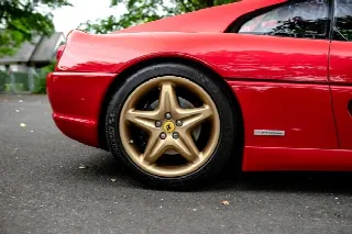 Foto 12 di 16: FERRARI F355 (1994-1999) Berlinetta  