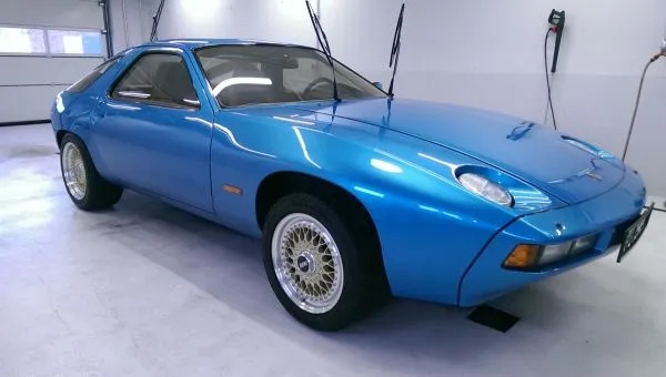 PORSCHE 928