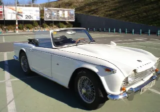 Foto 3 di 13: TRIUMPH TR4 Cabrio 