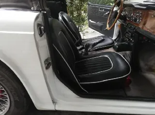 Foto 11 di 13: TRIUMPH TR4 Cabrio 