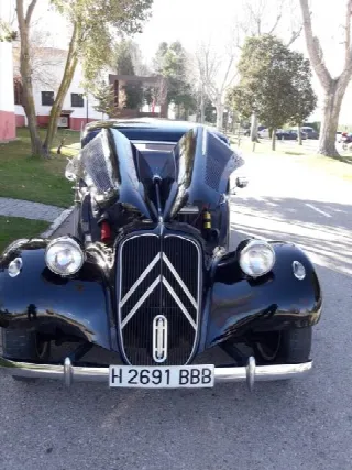 Foto 2 di 10: CITROEN 11CV Ligero 