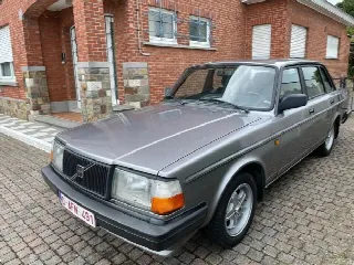 Foto 3 di 9: VOLVO 240  