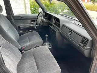 Foto 5 di 9: VOLVO 240  