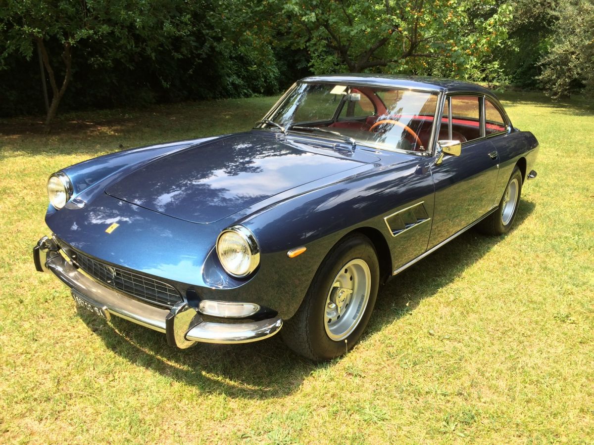 FERRARI 330(1964-1967) GT  