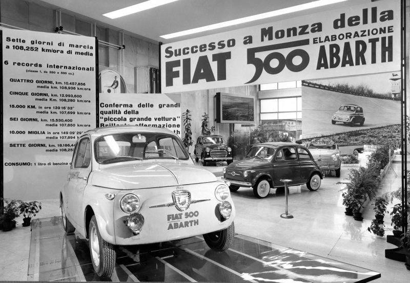 La storica Fiat 500 al MoMa : compie 60 anni ed entra nel museo di New York