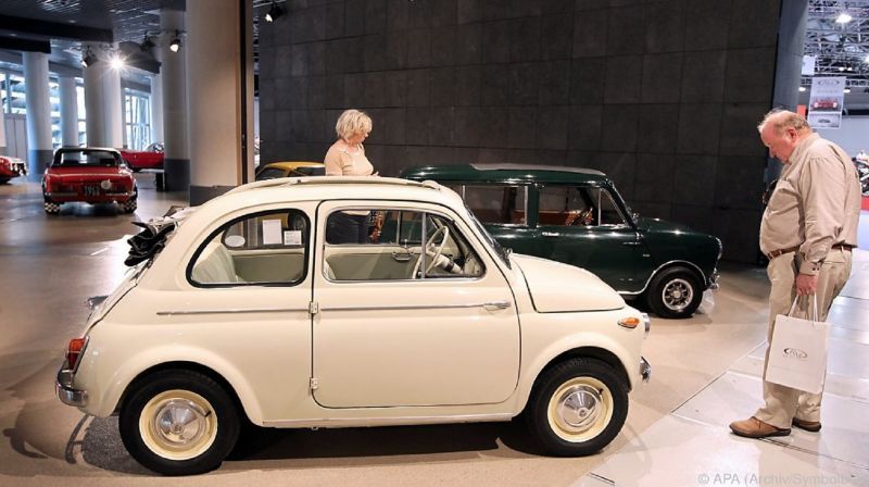 La storica Fiat 500 al MoMa : compie 60 anni ed entra nel museo di New York