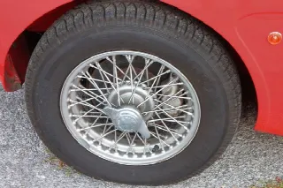 Foto 3 di 6: AUSTIN HEALEY BJ8 MKIII 