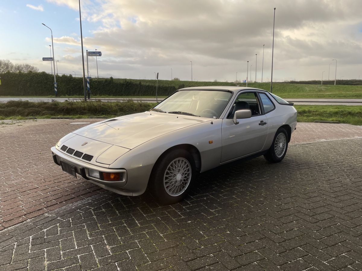 PORSCHE 924 Turbo 