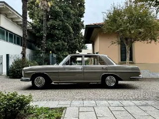 Foto 8 di 26: MERCEDES-BENZ 280 SE  