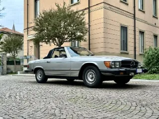 Foto 5 di 17: MERCEDES-BENZ SL(1971-1989) 450