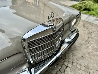 Foto 16 di 26: MERCEDES-BENZ 280 SE  