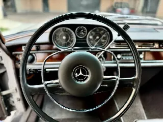Foto 23 di 26: MERCEDES-BENZ 280 SE  
