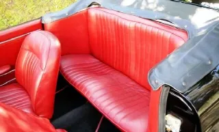 Foto 5 di 5: PEUGEOT 404 Cabrio Injection 