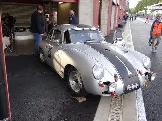 Foto 1 di 2: PORSCHE 356 SC