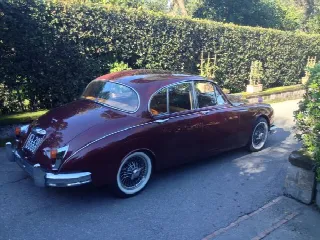 Foto 5 di 8: JAGUAR MKII Berlina  