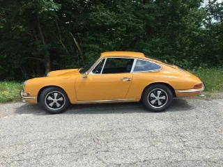 Foto 3 di 4: PORSCHE 911(1963-1973) 911T coupè SWB ( passo corto) 1967    