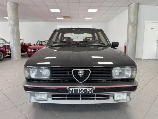 Foto 5 di 38: ALFA ROMEO Giulietta Nuova Turbodelta 