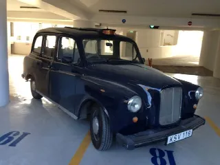 Foto 3 di 4: AUSTIN London Taxi Cab  
