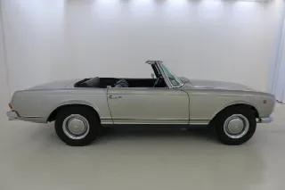 Foto 2 di 9: MERCEDES-BENZ SL Pagoda (1963-1971) 250 California 