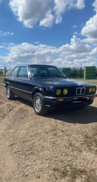 Foto 5 di 10: BMW 320I e30     