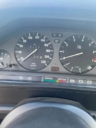 Foto 10 di 10: BMW 320I e30     