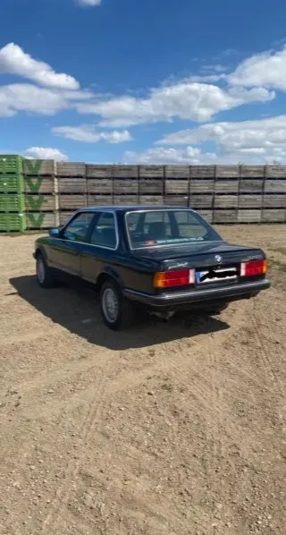 Foto 3 di 10: BMW 320I e30     