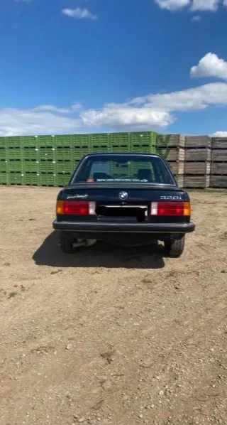 Foto 7 di 10: BMW 320I e30     