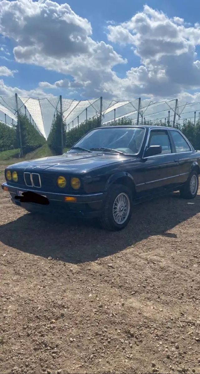 BMW 320I e30     