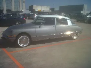 Foto 2 di 2: CITROEN DS 21ie version jubilée (production limitée de 440 ex en 1972) 