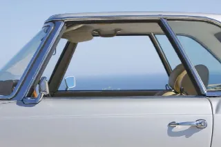 Foto 9 di 25: MERCEDES-BENZ SLPagoda(1963-1971) 280 SL
