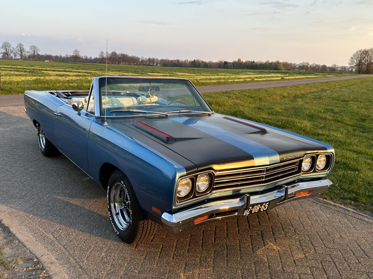 PLYMOUTH Roadrunner    Clone
