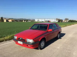 Foto 1 di 5: ALFA ROMEO 75 1600 i e  