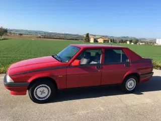 Foto 2 di 5: ALFA ROMEO 75 1600 i e  