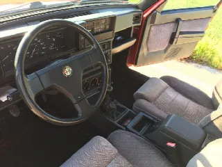 Foto 3 di 5: ALFA ROMEO 75 1600 i e  