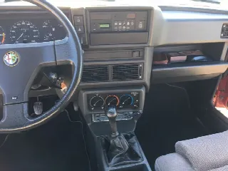 Foto 4 di 5: ALFA ROMEO 75 1600 i e  
