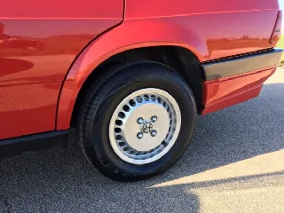 Foto 5 di 5: ALFA ROMEO 75 1600 i e  