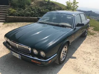 Foto 3 di 9: JAGUAR XJ 6
