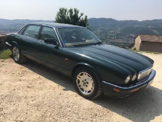 Foto 6 di 9: JAGUAR XJ 6