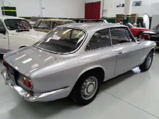Foto 2 di 6: ALFA ROMEO 1300 GT JUNIOR 