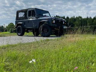 Foto 5 di 8: LAND ROVER Defender (1984-)   90
