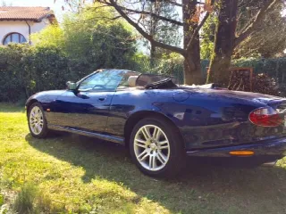 Foto 3 di 6: JAGUAR XK8(1996-) CONVERTIBILE 