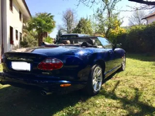 Foto 2 di 6: JAGUAR XK8(1996-) CONVERTIBILE 
