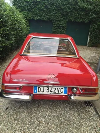 Foto 12 di 16: MERCEDES-BENZ SLPagoda(1963-1971) 250 modello california 