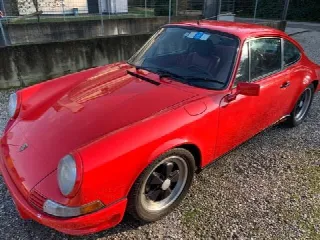Foto 2 di 9: PORSCHE 911(1963-1973) 2400 S   