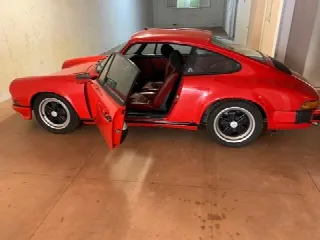 Foto 3 di 9: PORSCHE 911(1963-1973) 2400 S   