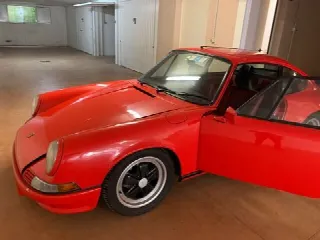 Foto 6 di 9: PORSCHE 911(1963-1973) 2400 S   