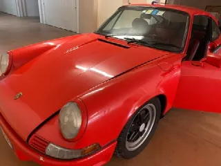 Foto 7 di 9: PORSCHE 911(1963-1973) 2400 S   