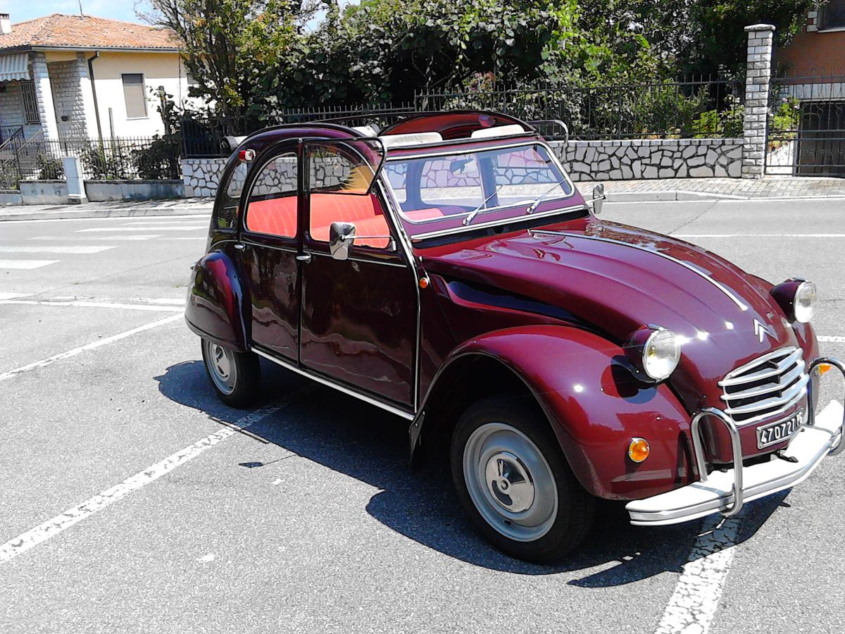 CITROEN 2 CV prima serie con portiere antivento e terzo finestrino laterale. Frizione centrifuga 