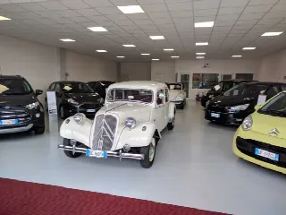 Foto 2 di 9: CITROEN Traction Avant    11B